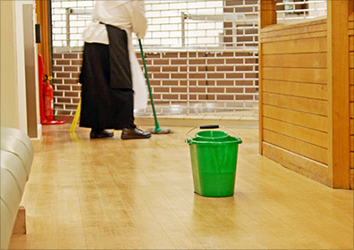 地板、储物架的除菌示意图